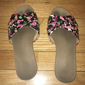 Floral slides. Sandals.